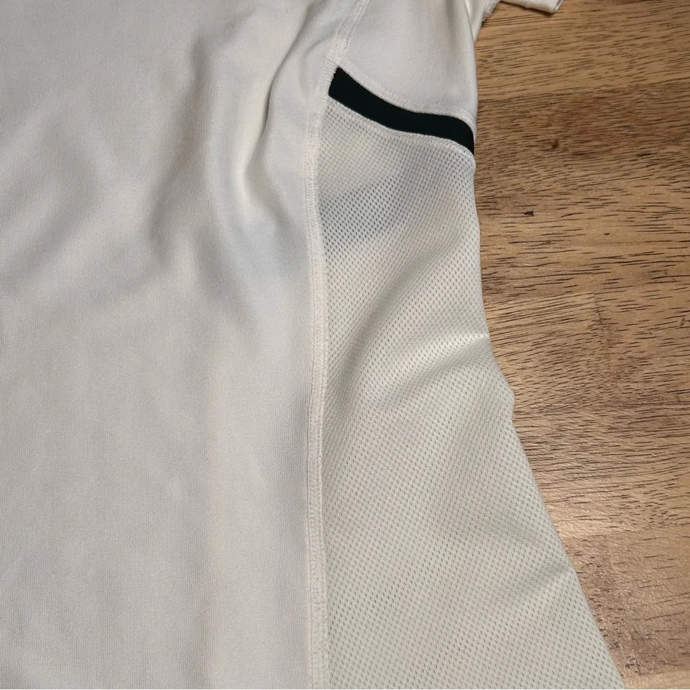 Nike Women's Dri-FIT V-neck Athletic Tee Medium‎
